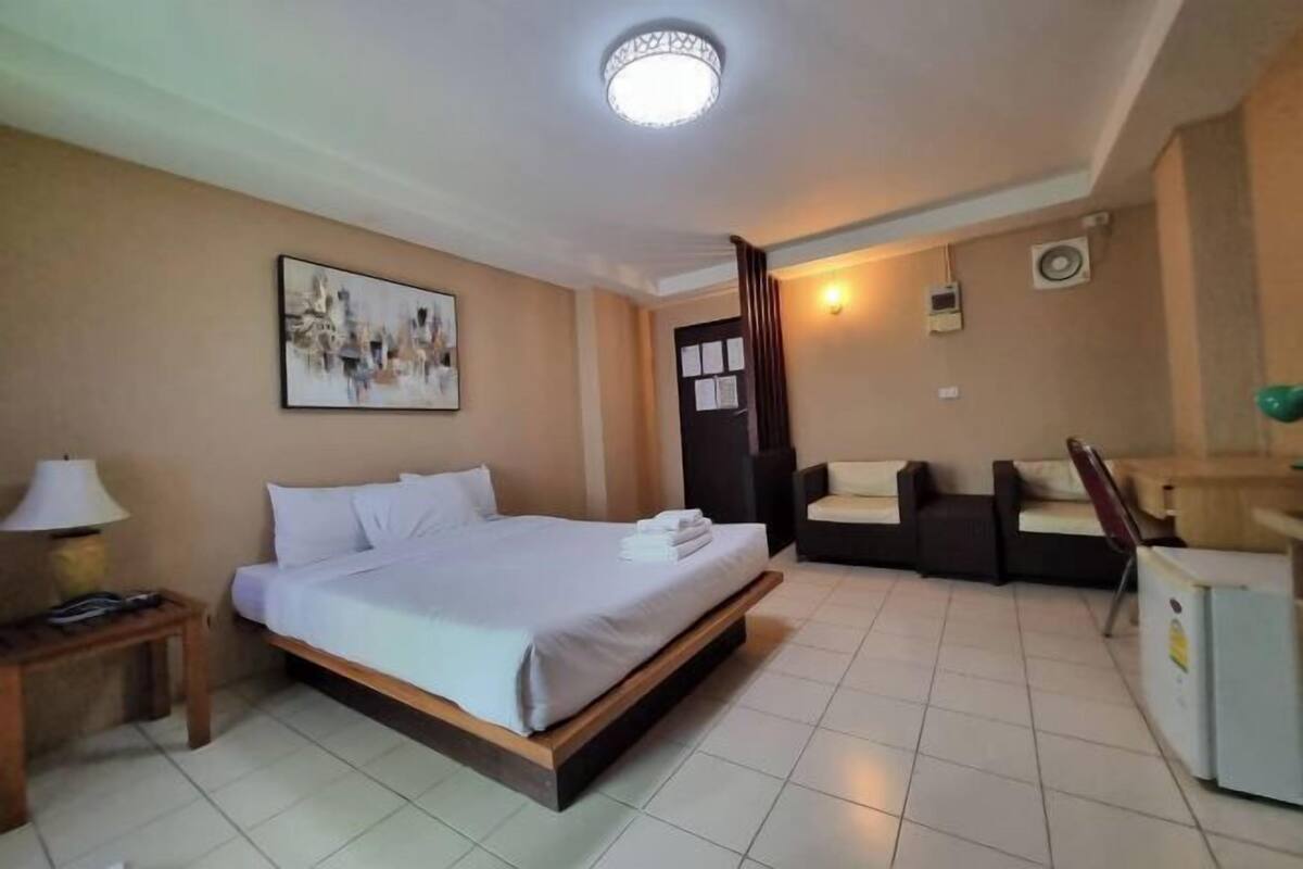 Rollaway beds, free WiFi, bed sheets