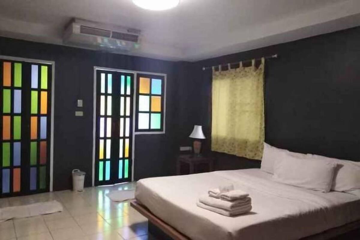 Rollaway beds, free WiFi, bed sheets