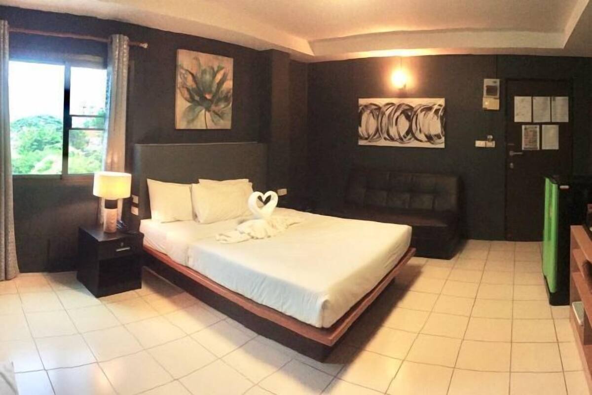 Rollaway beds, free WiFi, bed sheets