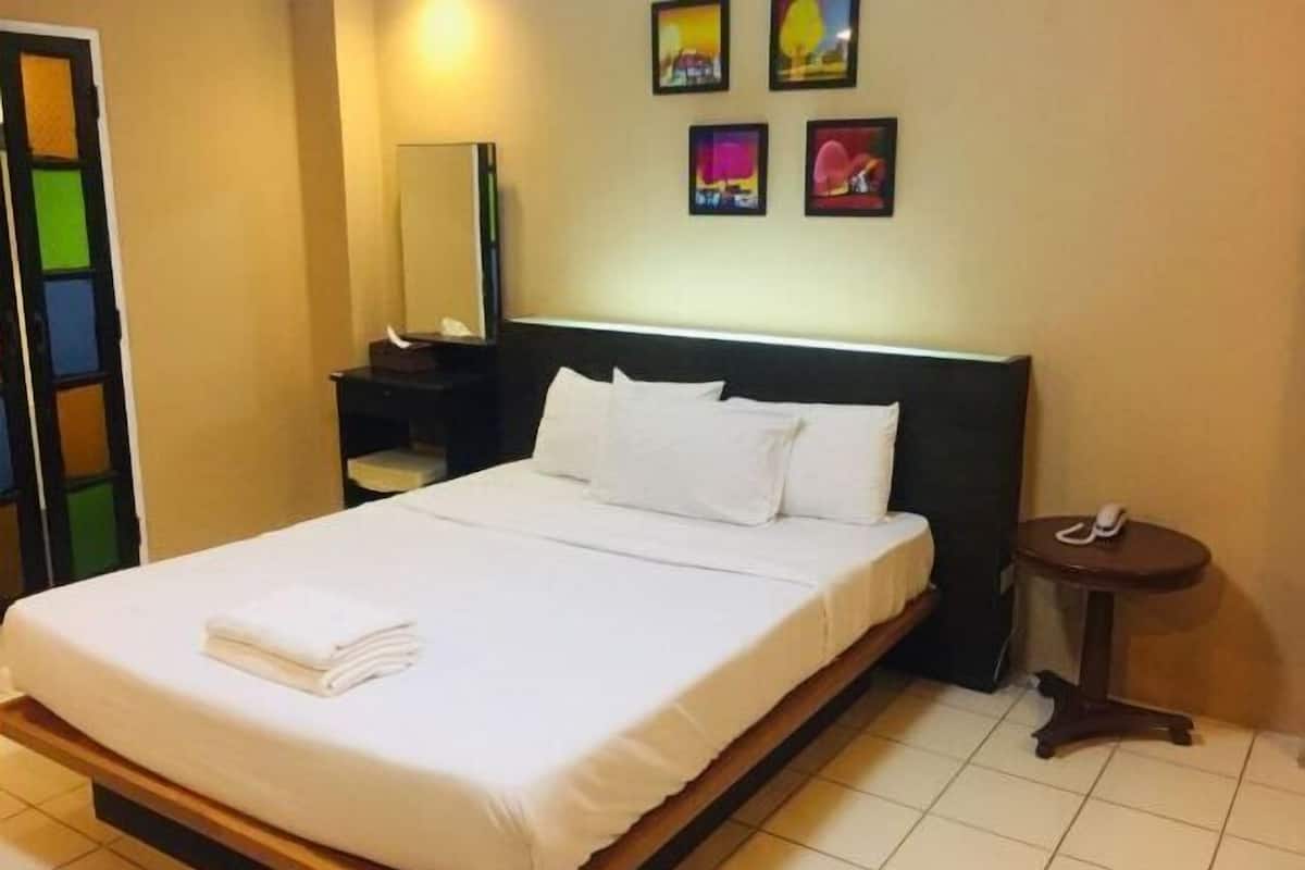 Rollaway beds, free WiFi, bed sheets