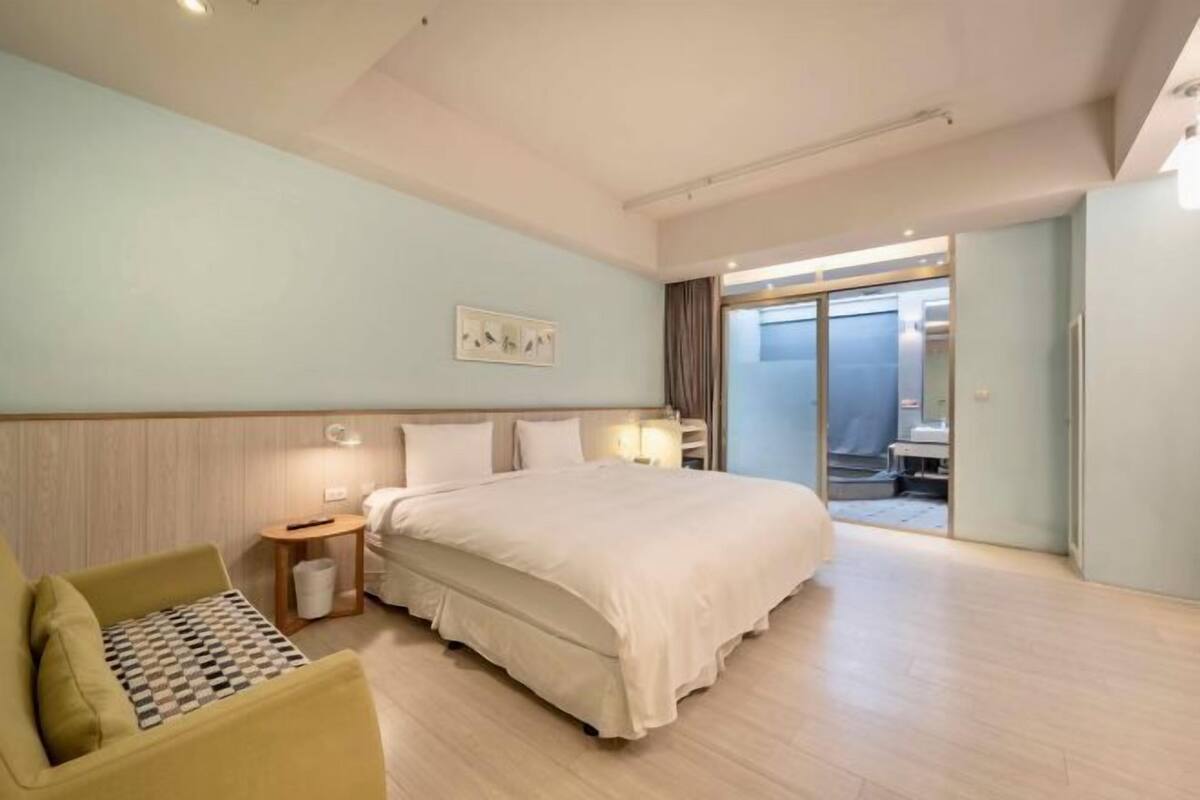 Ylelliset vuodevaatteet, ilmaiset minibaarituotteet