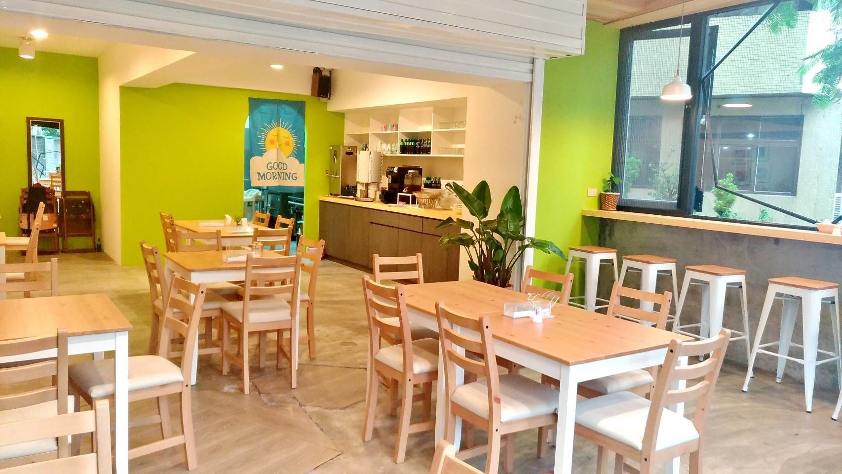 Se ofrece un desayuno típico de la región (200 TWD por persona)