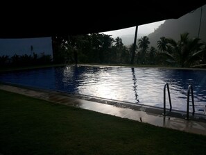 Outdoor pool, pool umbrellas, sun loungers