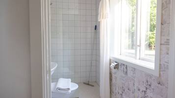 Double Room, Private Bathroom, Garden Area | Bathroom | Shower, towels