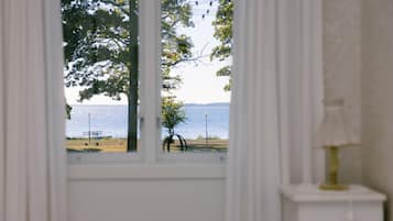 Double Room, Private Bathroom, Ocean View | Individually decorated, iron/ironing board, free WiFi, bed sheets