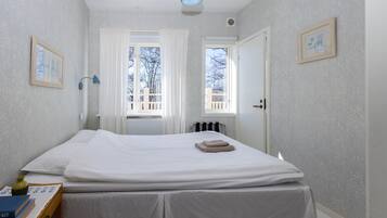 Economy Double Room, 1 Queen Bed | Individually decorated, iron/ironing board, free WiFi, bed sheets