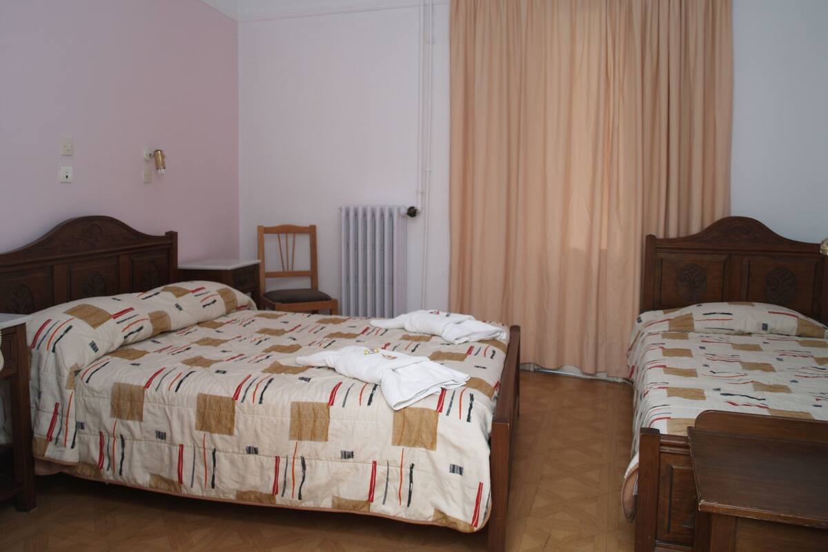 WiFi (free), bed sheets