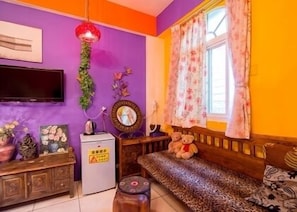 Superior Quadruple Room | Living area | LED TV