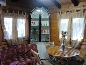 Bungalow, 2 Bedrooms | Living area