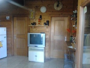 Bungalow, 2 Bedrooms | Room amenity