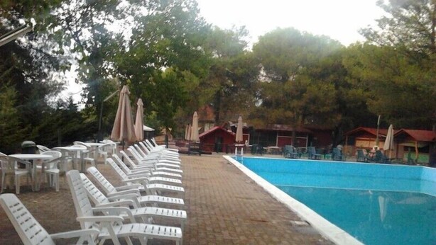 Seasonal outdoor pool, pool umbrellas, sun loungers - Club Villaggio Magic Garden - Campground (Palagiano)