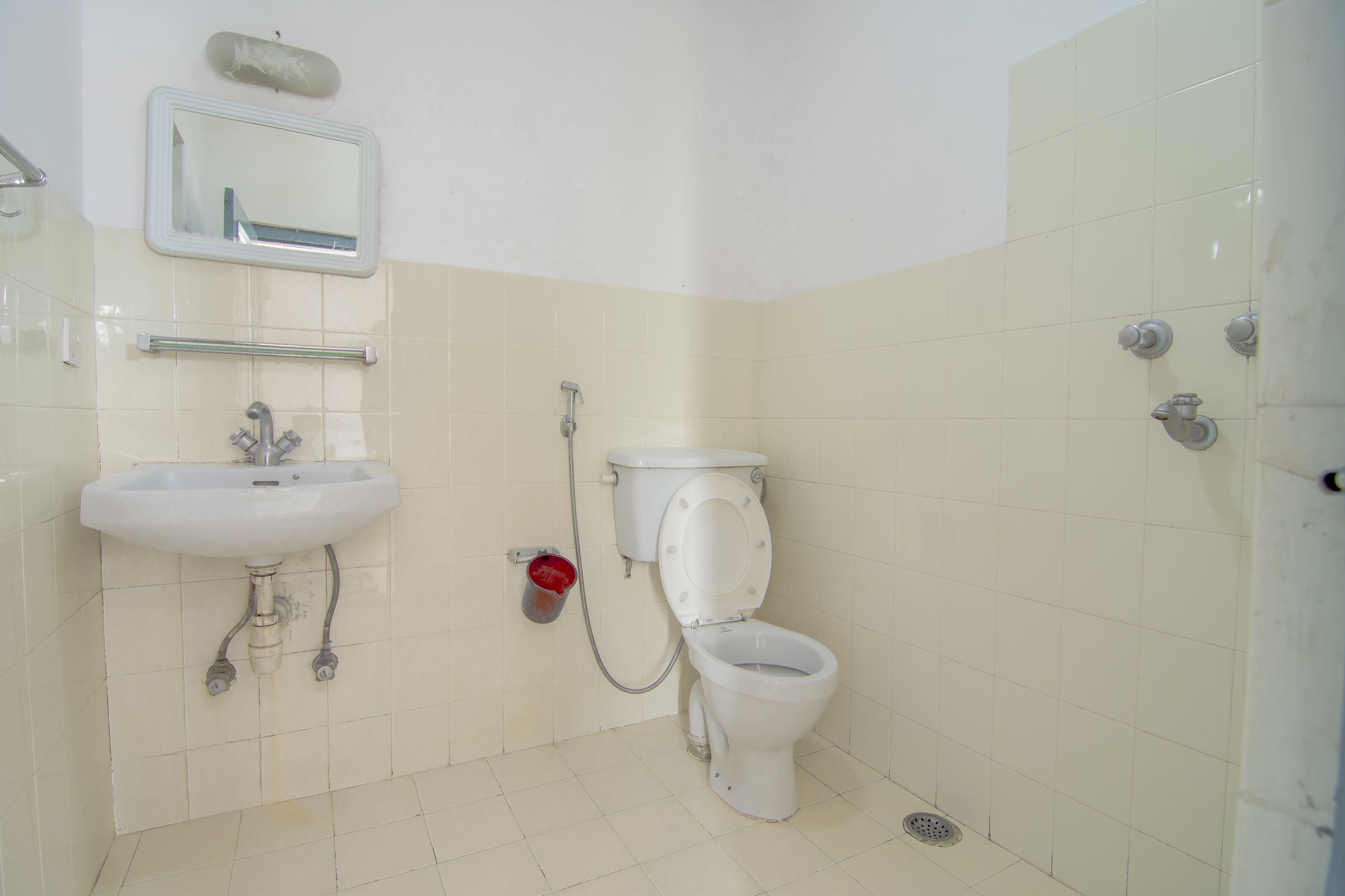 shower, free toiletries, hair dryer, slippers