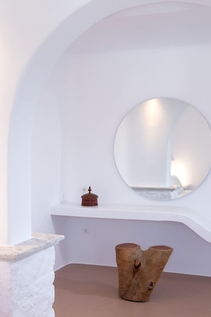 Golden Suite with Sea View | Living area | 40-inch TV with satellite channels