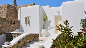 1 bedroom, premium bedding, memory-foam beds, minibar