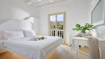 Atalia 5 Bedroom Villa with Private Heated Pool | Ylelliset vuodevaatteet, memory foam -patjalliset sängyt, minibaari
