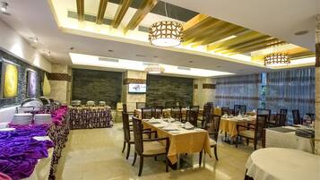 Colazione a buffet, servita tutte le mattine (15 USD a persona)