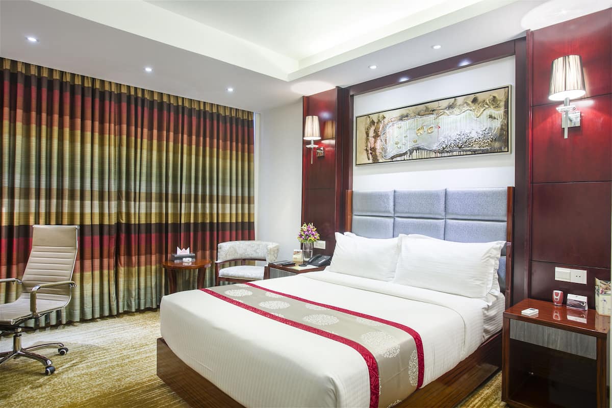 Free minibar items, in-room safe, desk, soundproofing