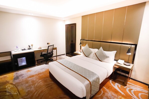 免费迷你吧物品、客房内保险箱、办公桌、隔音