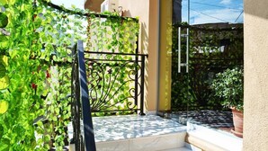 Property entrance - Hotel Bonus (Tbilisi)