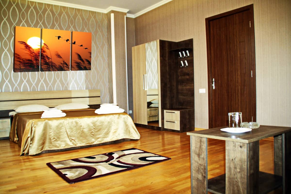 Departamento, 1 habitación, balcón | Ropa de cama de alta calidad, escritorio y insonorización