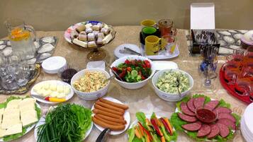 Daily buffet breakfast (GEL 10 per person)