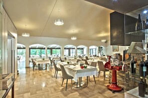 Mittagessen und Abendessen, regionale Küche