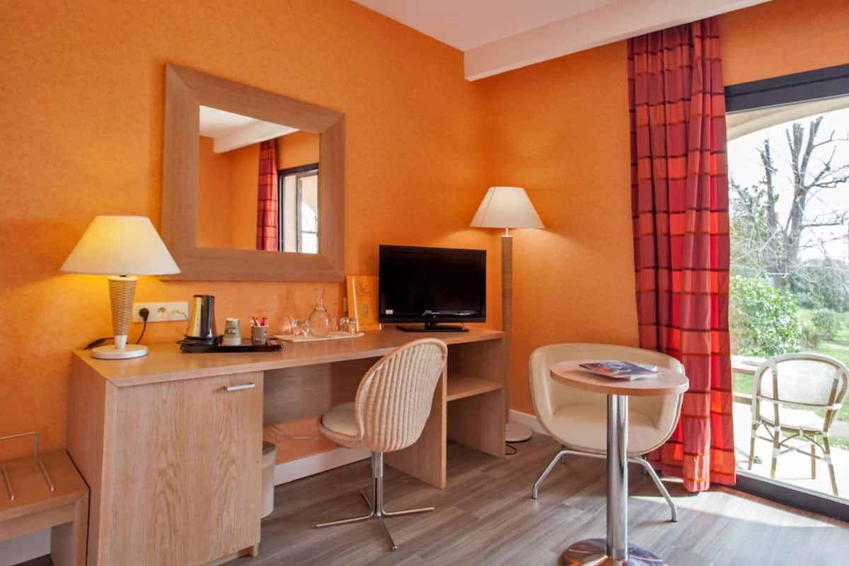 superior room | 1 bedroom, minibar, desk, blackout curtains