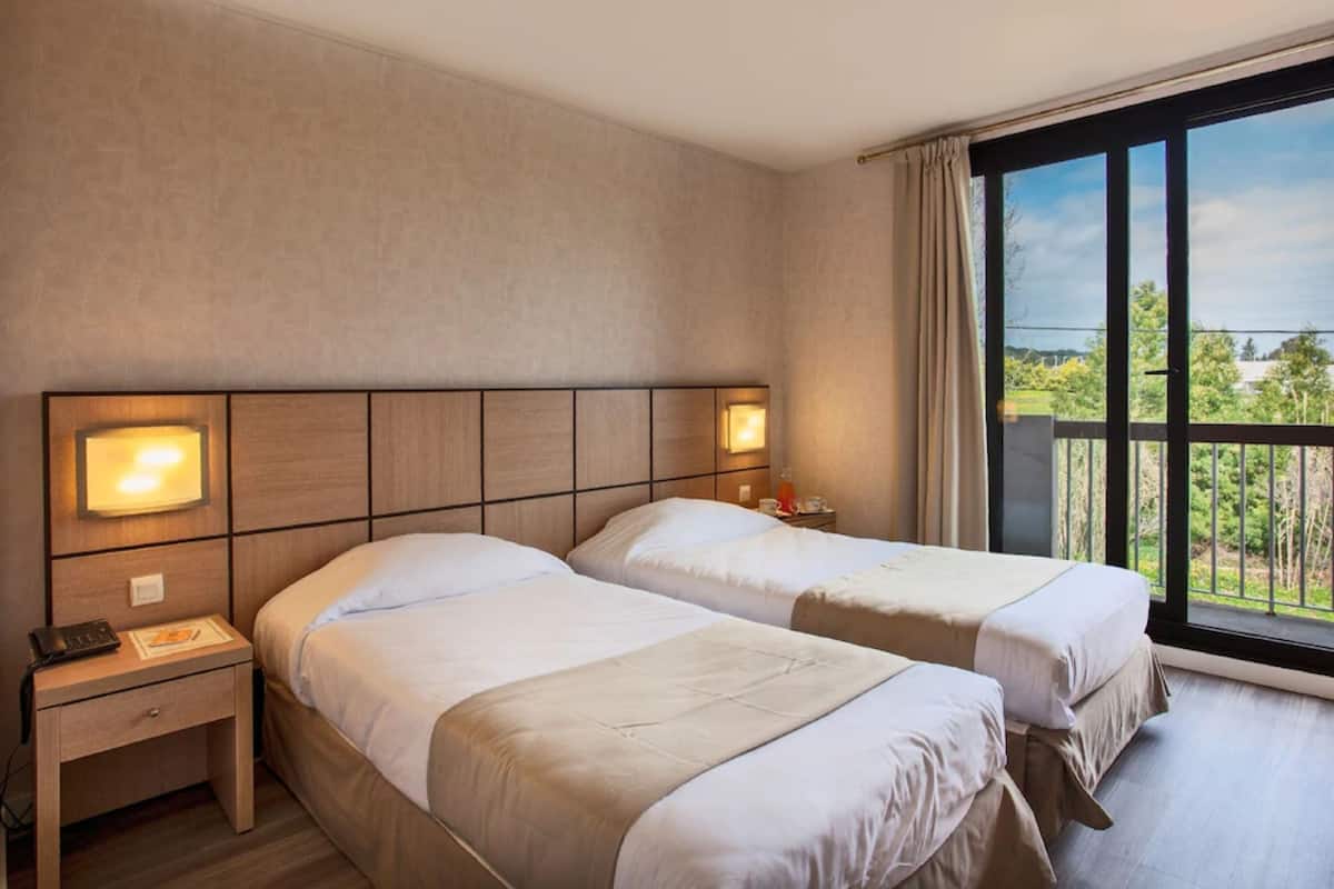 Minibar, desk, blackout drapes, soundproofing