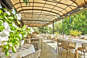 Lunch and dinner served, Regional cuisine