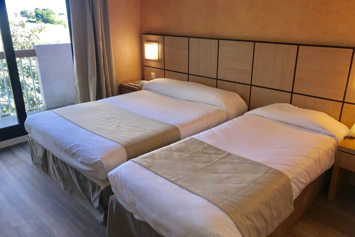 triple room | 1 bedroom, minibar, desk, blackout curtains