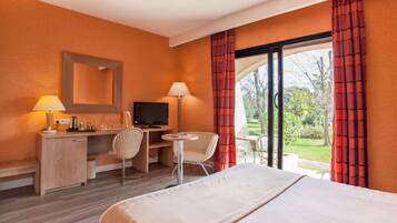 Minibar, bureau, rideaux occultants, chambres insonorisées