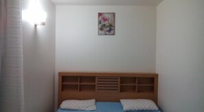 Chambre Standard double ou avec lits jumeaux | Lit d’appoint (supplément), accès au Wi-Fi (inclus)