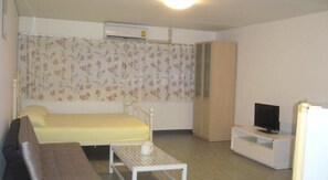 Chambre Standard double ou avec lits jumeaux | Lit d’appoint (supplément), accès au Wi-Fi (inclus)