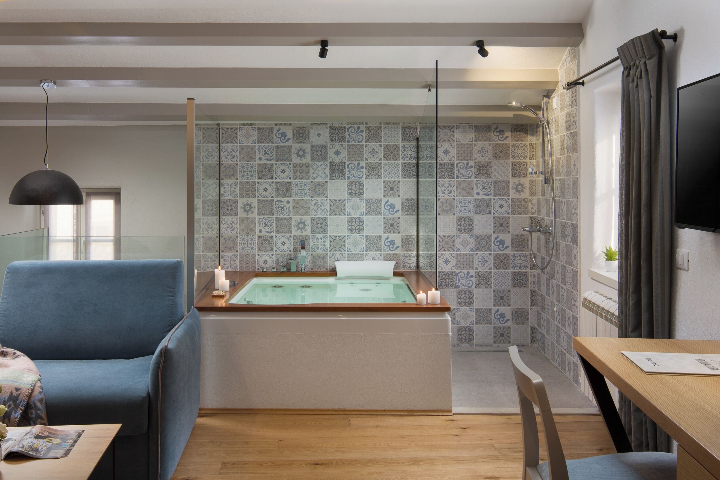 romantic suite | minibar, in-room safe, desk, blackout curtains