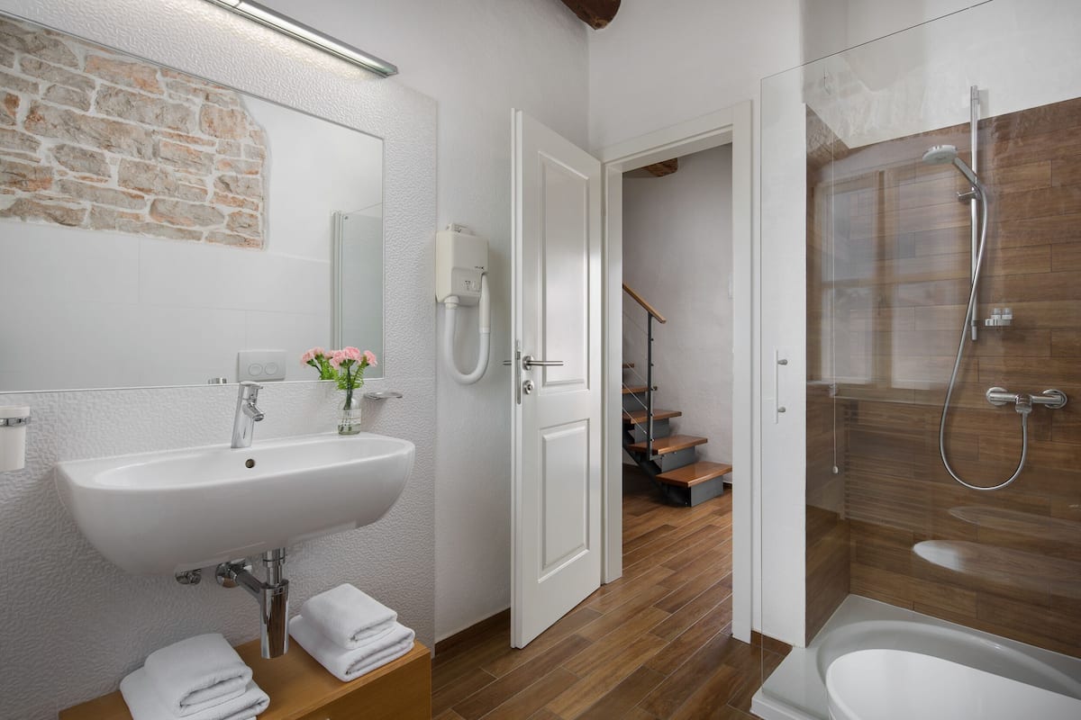 suite | minibar, in-room safe, desk, blackout curtains