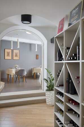 Breakfast, lunch and dinner served - Hotel La Grisa (Bale)