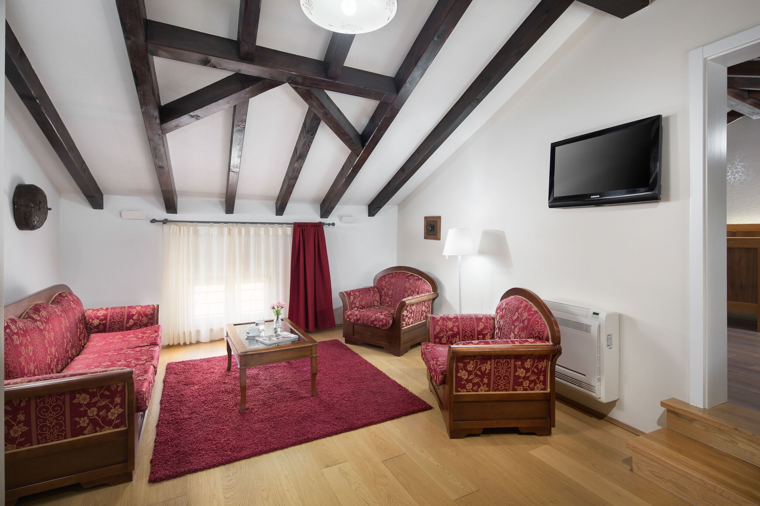 suite | minibar, in-room safe, desk, blackout curtains