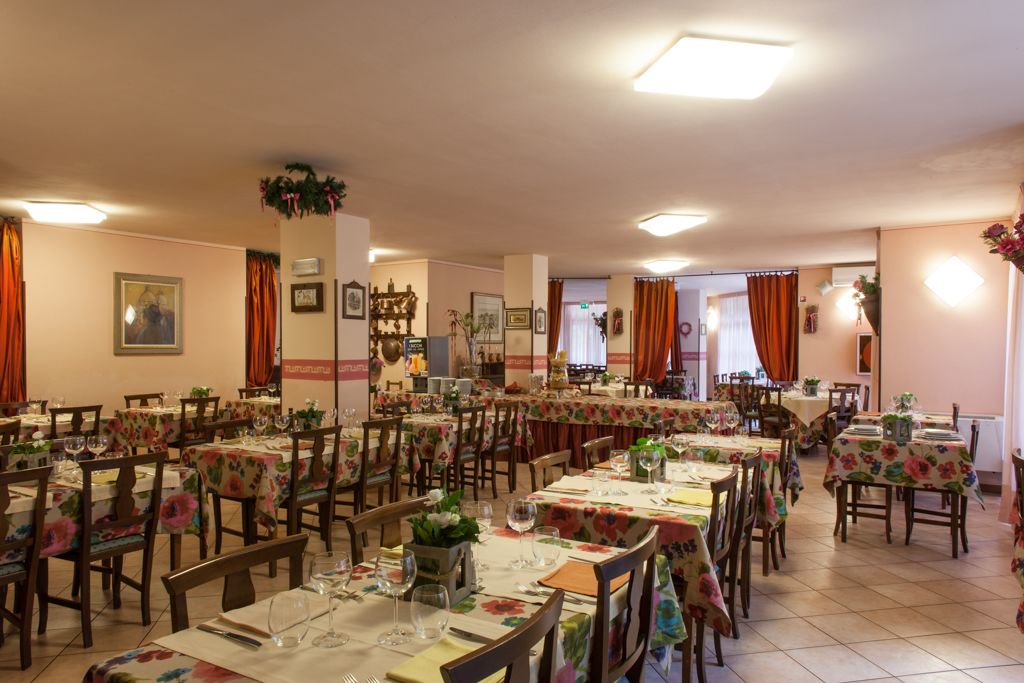 Déjeuner et dîner servis sur place
