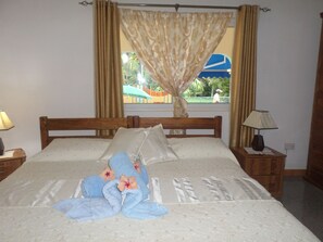 Standard Double Room | Minibar, in-room safe, free WiFi, bed sheets - Villa Bananier Guest House (Praslin Island)