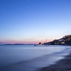 Sulla spiaggia, un bar sulla spiaggia