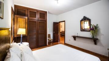 Habitación con 1 cama matrimonial o 2 individuales | Insonorización, wifi gratis y ropa de cama