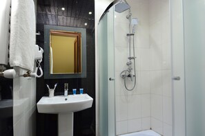 Shower, free toiletries, hair dryer, bathrobes - Hotel Diamond  (Tbilisi)