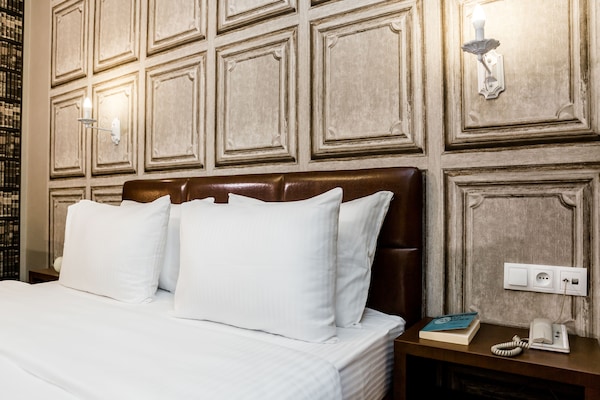 Standard Double Room | In-room safe, soundproofing, free WiFi, bed sheets