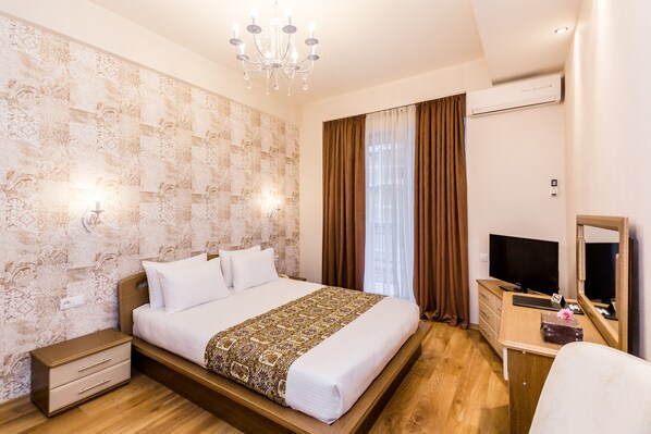 1 bedroom, in-room safe, soundproofing, free WiFi