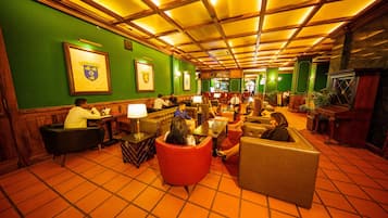 Bar-salon dans le hall