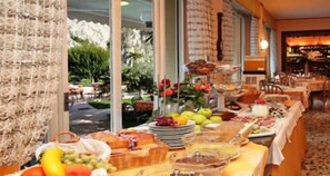 Breakfast, lunch, dinner served; Italian cuisine, al fresco dining  - Hotel Susy (Limone sul Garda)