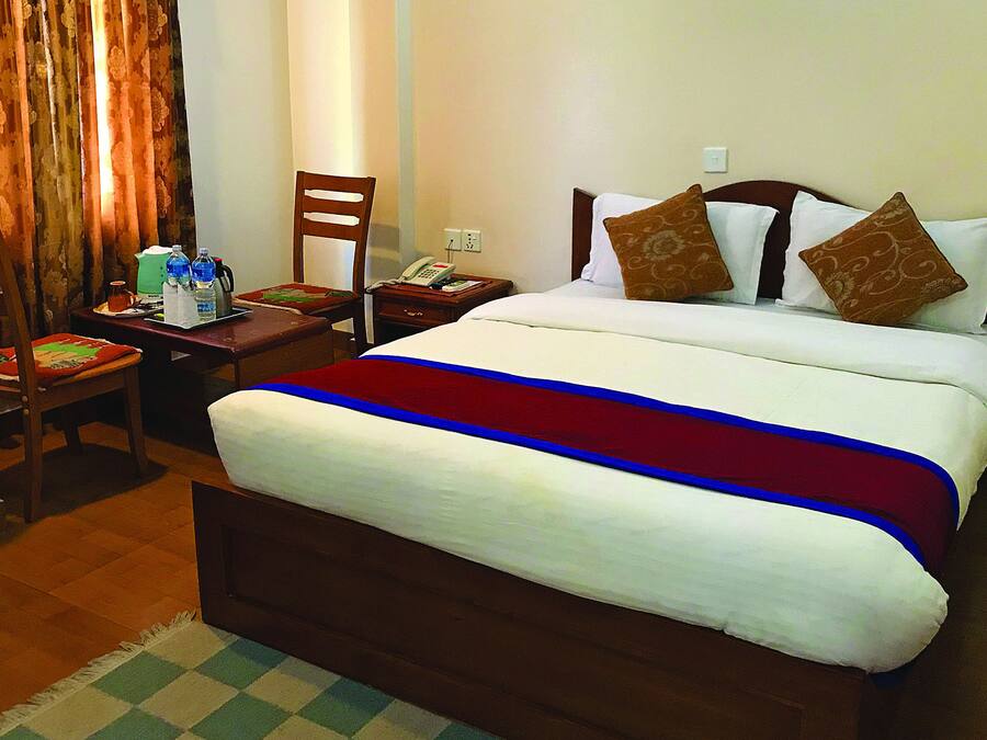 Deluxe Room | Desk, iron/ironing board, free WiFi, bed sheets