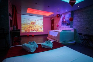 Studio Suite, Jetted Tub | Premium bedding, minibar, in-room safe, individually decorated - Il Gladiatore (Rome)
