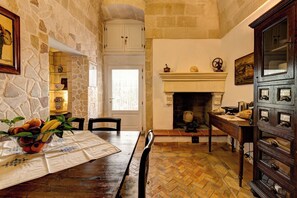 Family Apartment, 2 Bedrooms, Kitchen, Garden View | Private kitchen