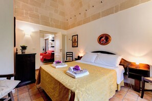 Leilighet – superior, kjøkken, hageutsikt | Individuelt innredet, skrivebord, skrivebord for bærbar PC og lydisolert